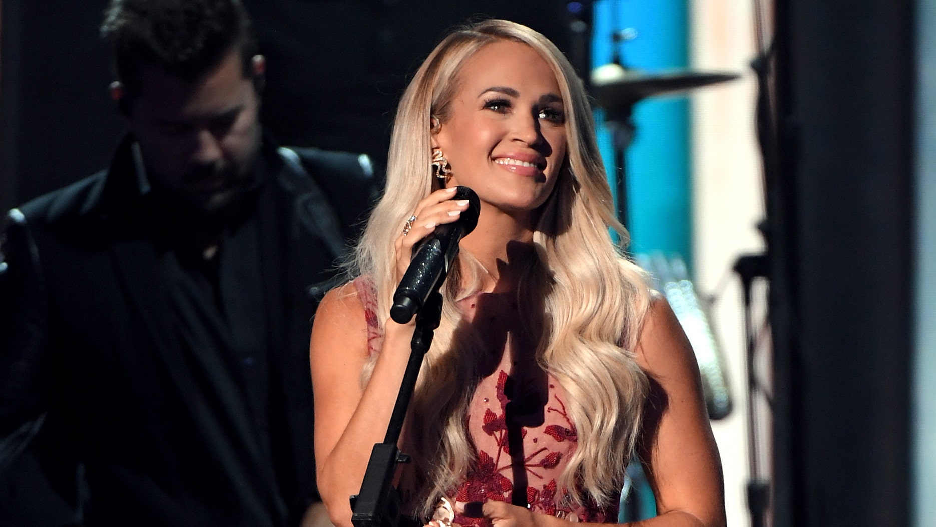 All the Best ACM Awards Outfit Changes from Last Night  Carrie underwood  pictures, Carrie underwood style, Country girls