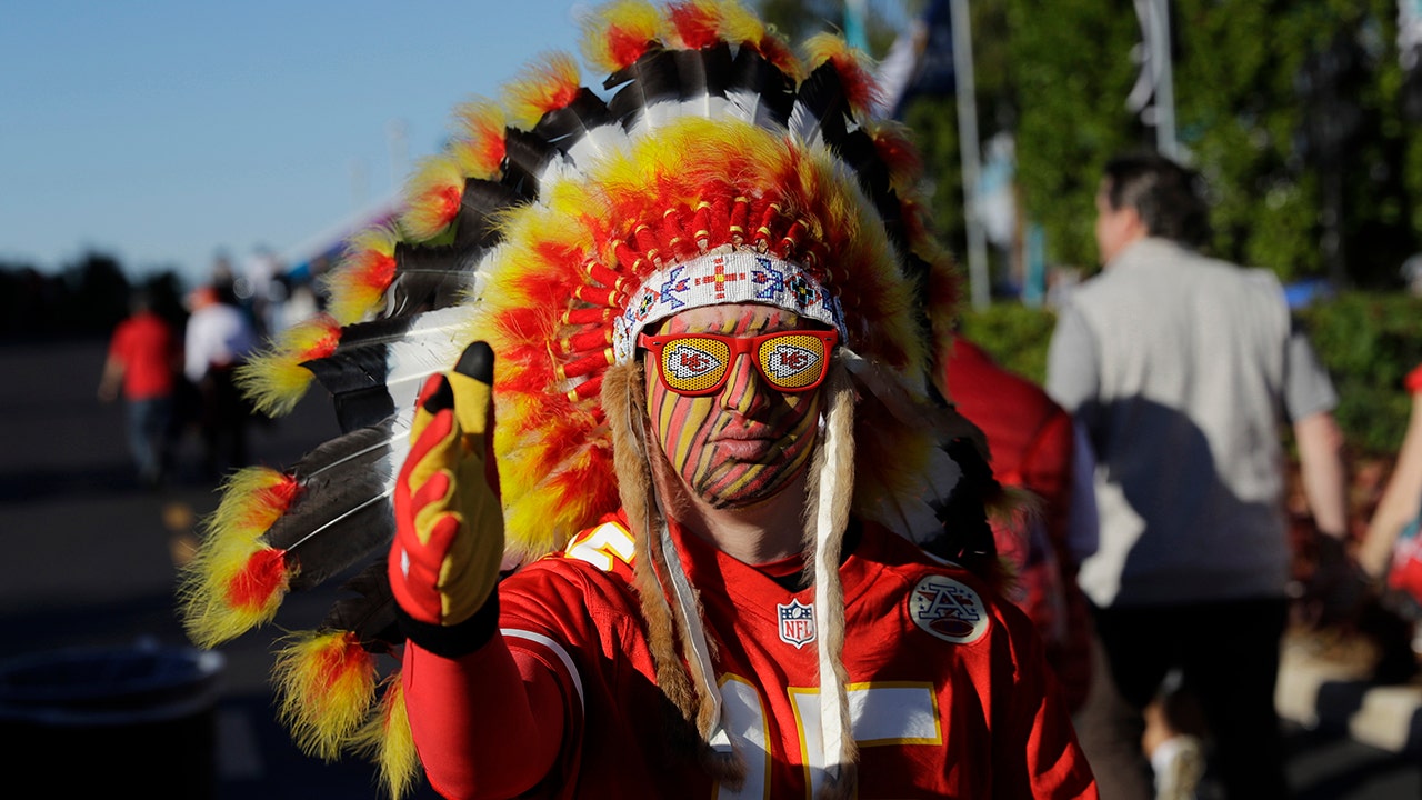 Chiefs ban fans from wearing Native American headdresses, face paint to  games