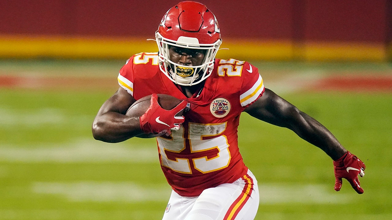 Chiefs' Clyde Edwards-Helaire has historic debut in victory | Fox News