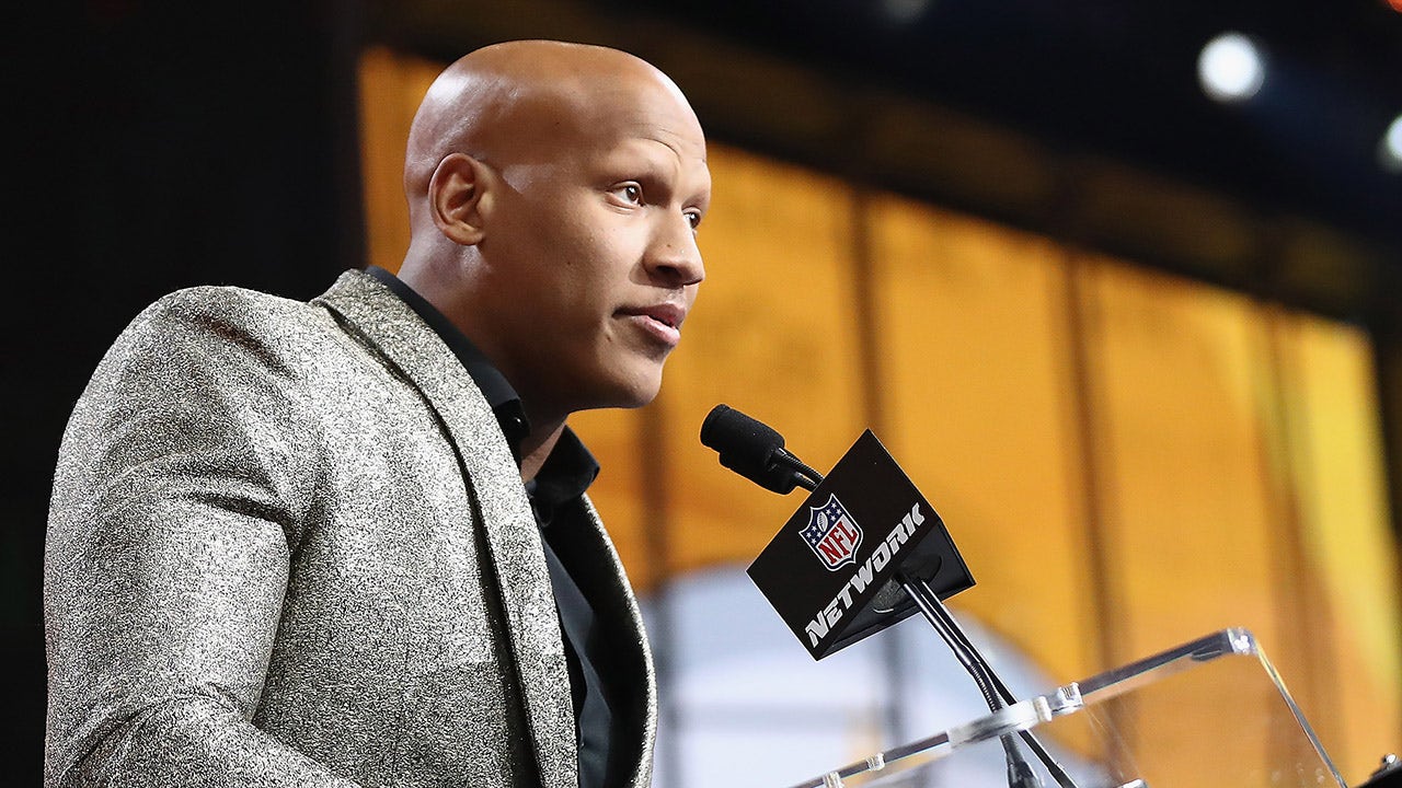 Pittsburgh Steelers linebacker Ryan Shazier attends practice for