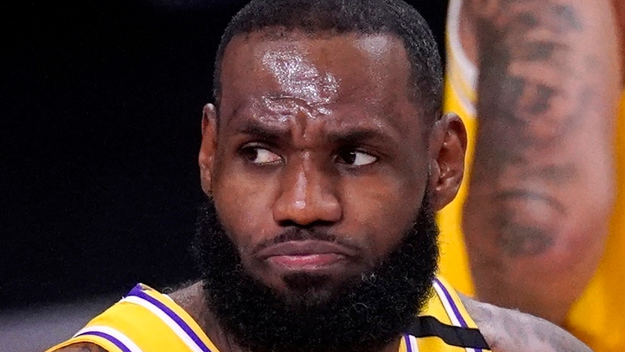 LeBron James' controversial vaccination stance: It's a mystery