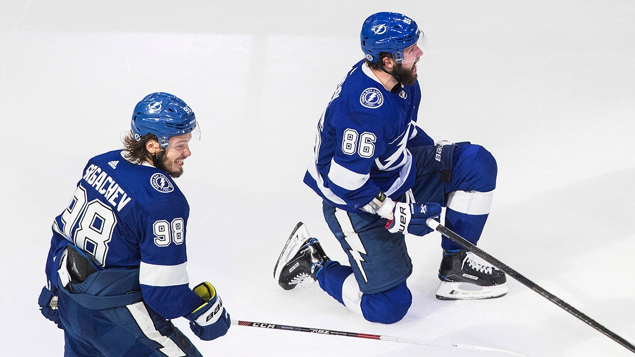 Kucherov leads Lightning to win