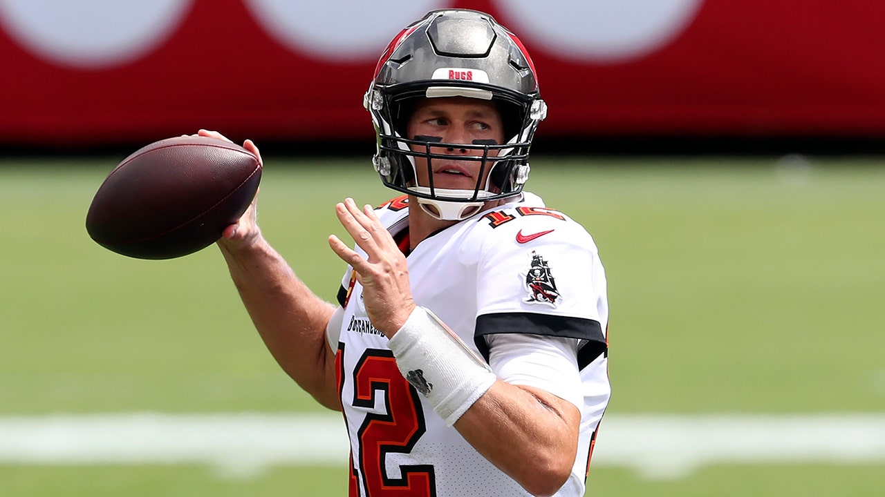 Tom Brady throws Pick Six to give Chargers early lead over Buccaneers