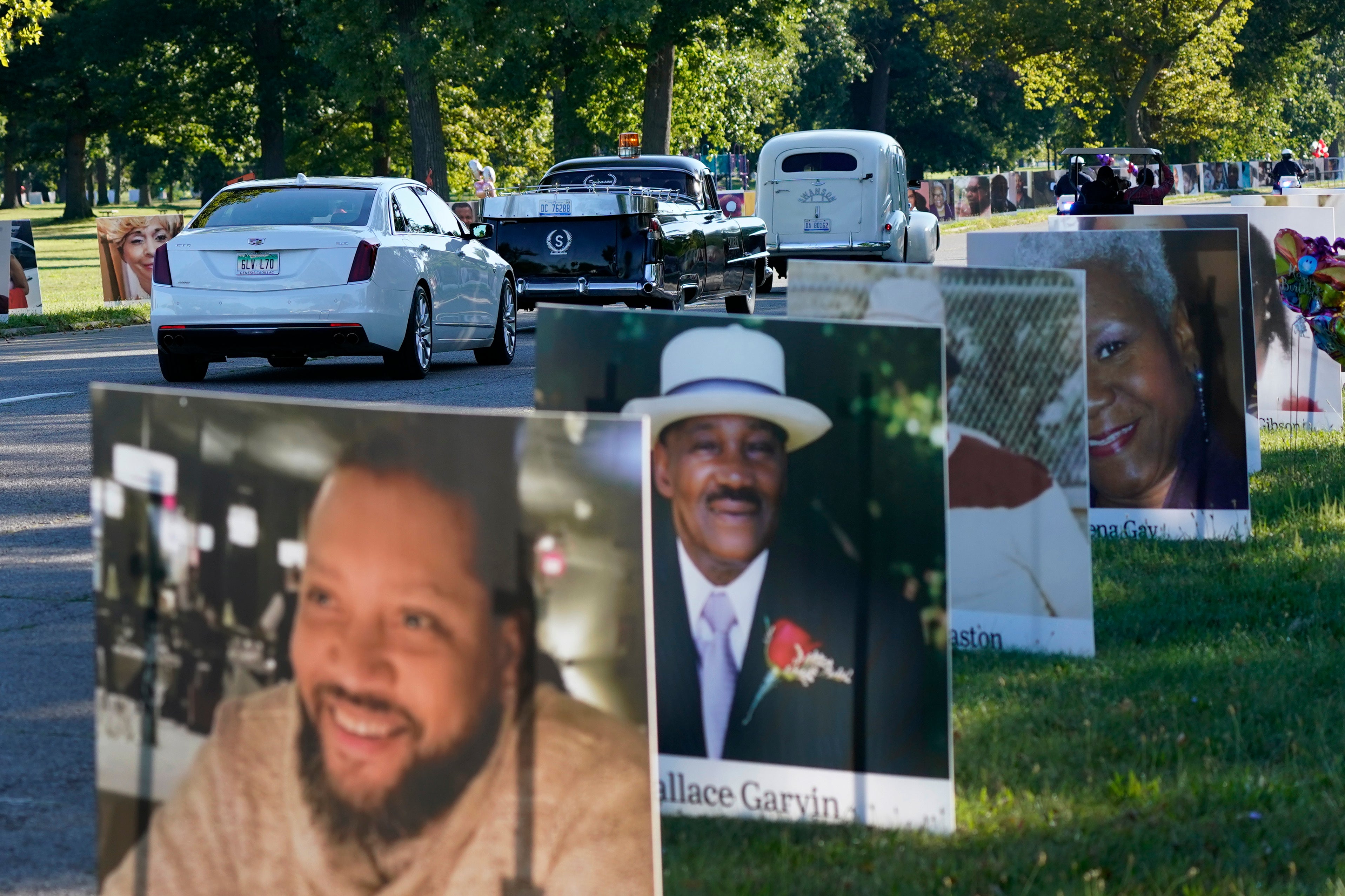 Detroit park turned into photo memorial for more than 900 coronavirus ...