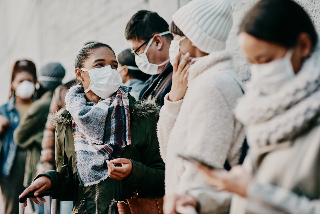 Los CDC eliminan las pautas de transmisión aérea del coronavirus y dicen que la actualización fue ‘borrador’