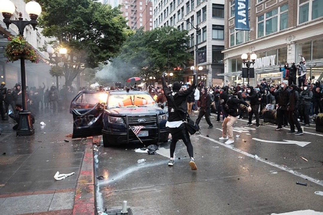 Man charged with arson in attempt to set police cars on fire during Seattle protest