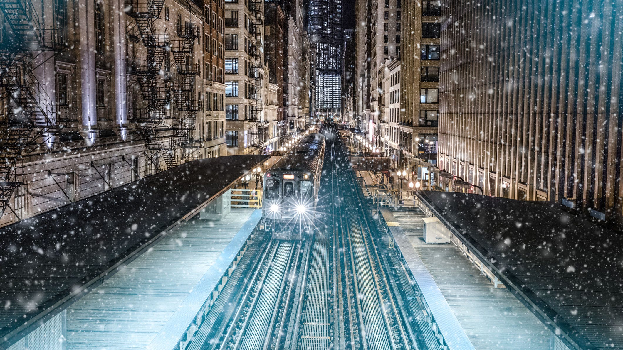 Chicago restaurants may use old buses, train cars and portable greenhouses for winter months