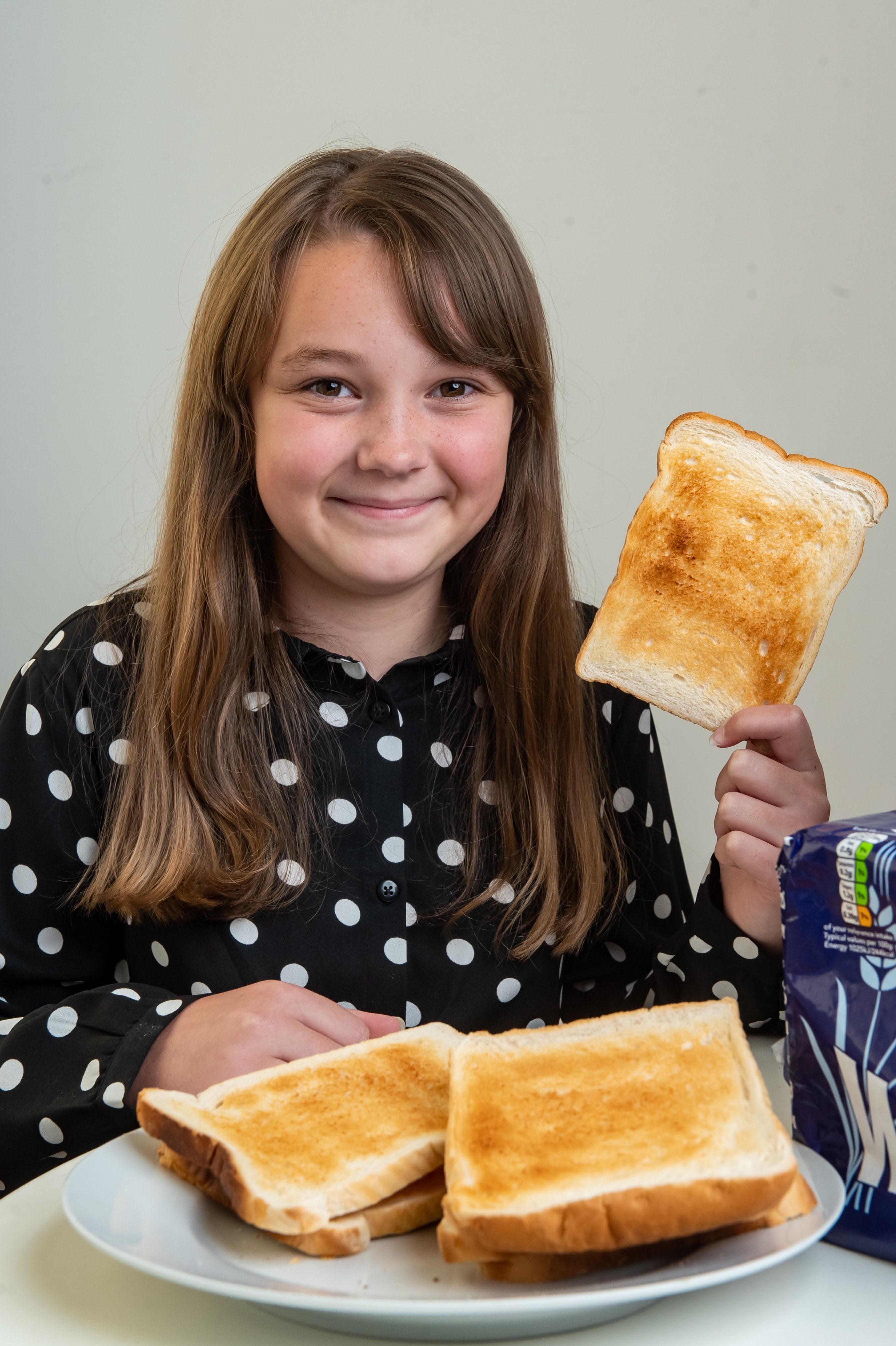 Girl who ate only toast, Pringles claims hypnotherapy cured her food fears