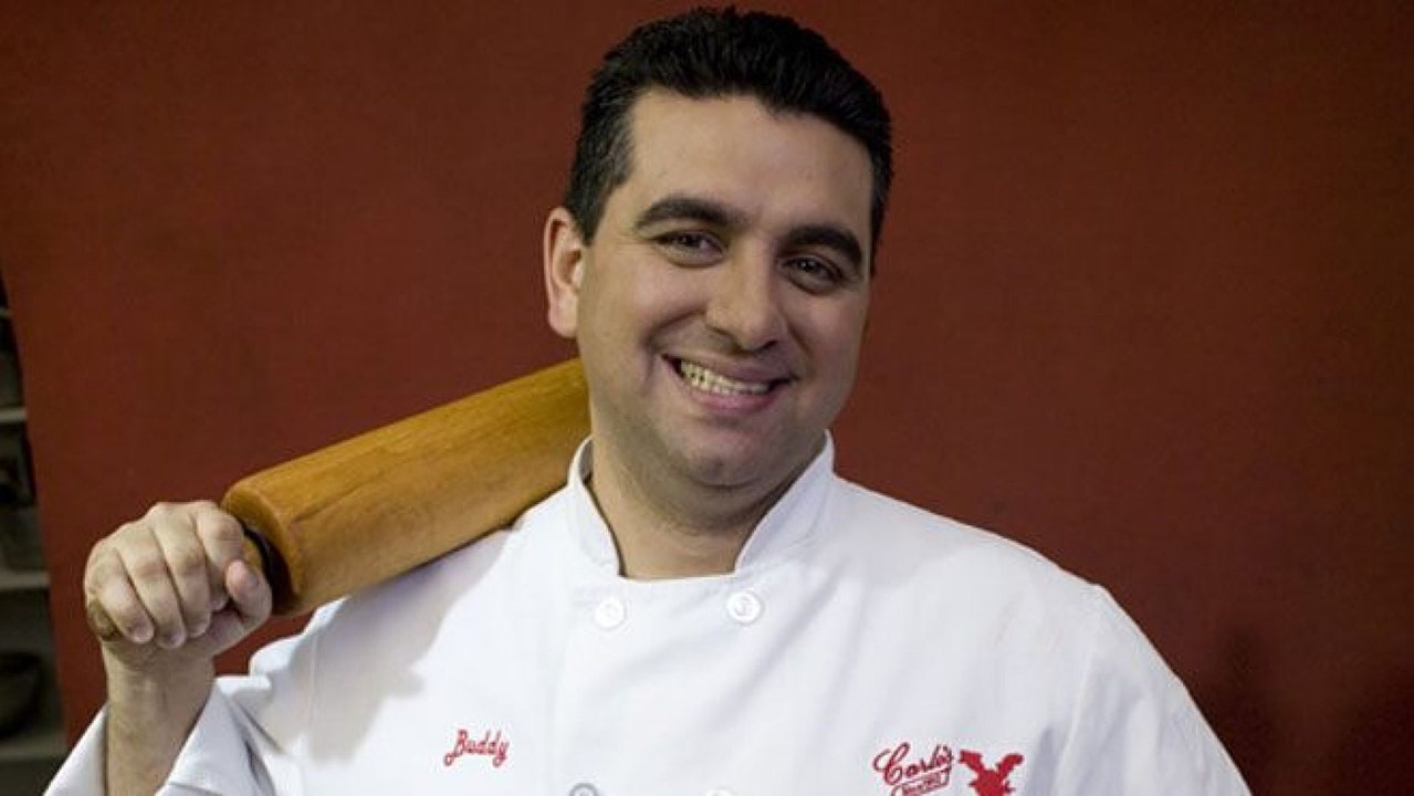 ‘Cake Boss’ star Buddy Valastro struggles to get an ice cake on his return to the bakery after suffering a hand injury