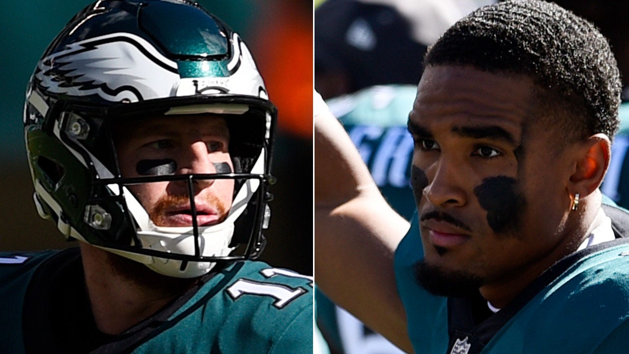 eagles-fans-call-for-jalen-hurts-to-replace-carson-wentz-after-quarterbacks-underwhelming-first-half