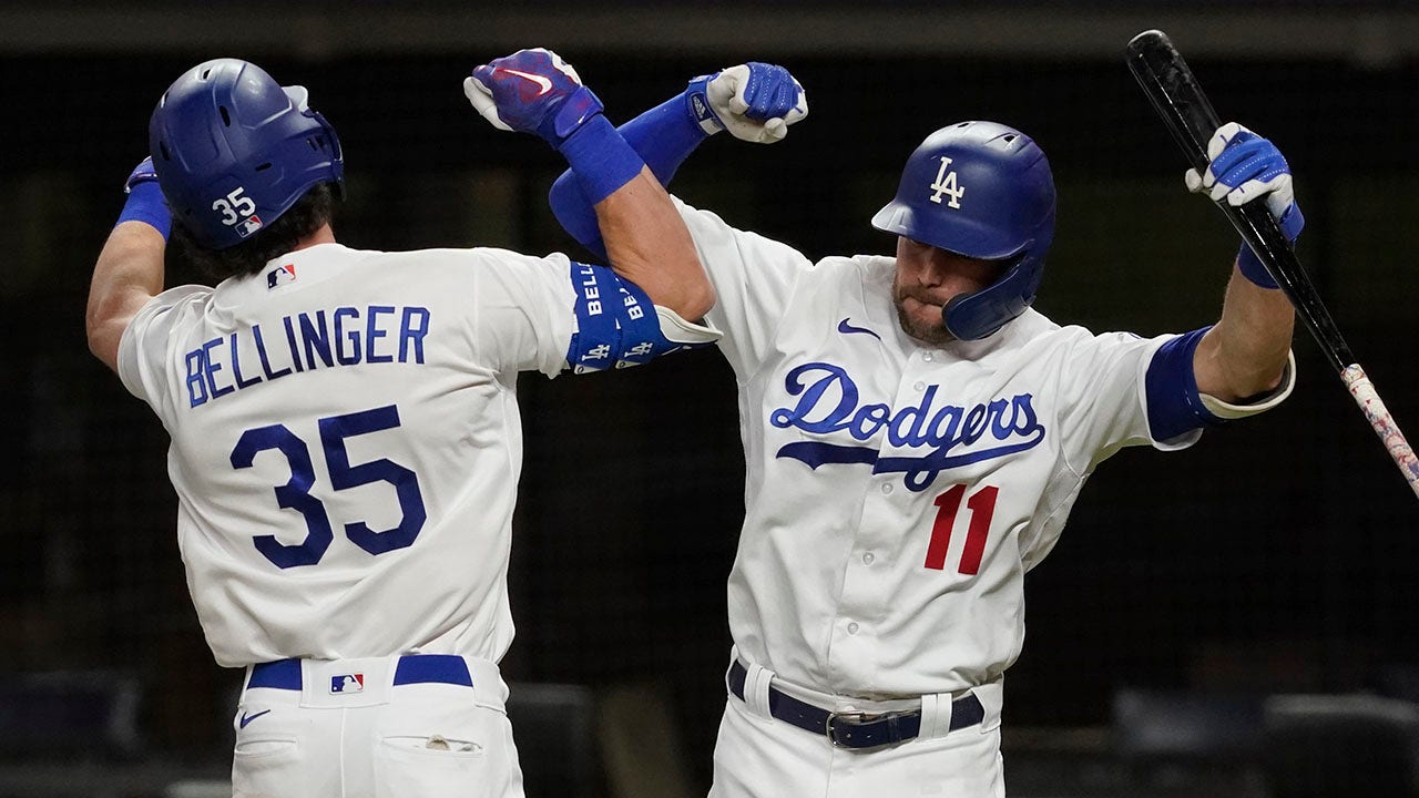 Lakers' LeBron James Sends Message to Dodgers After Playoff Win