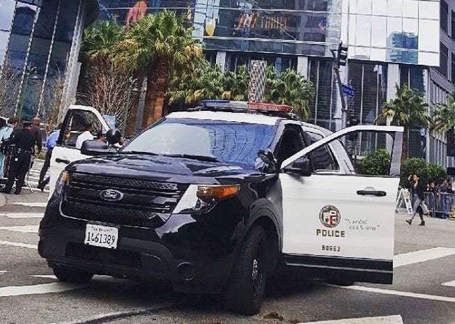 Woman fatally shot in Hollywood, gunman on the loose