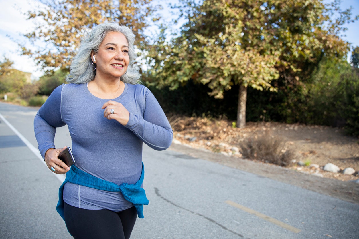 Senior women should aim for a mixture of aerobic and weight-lifting exercises on a regular basis, a doctor said. (iStock)