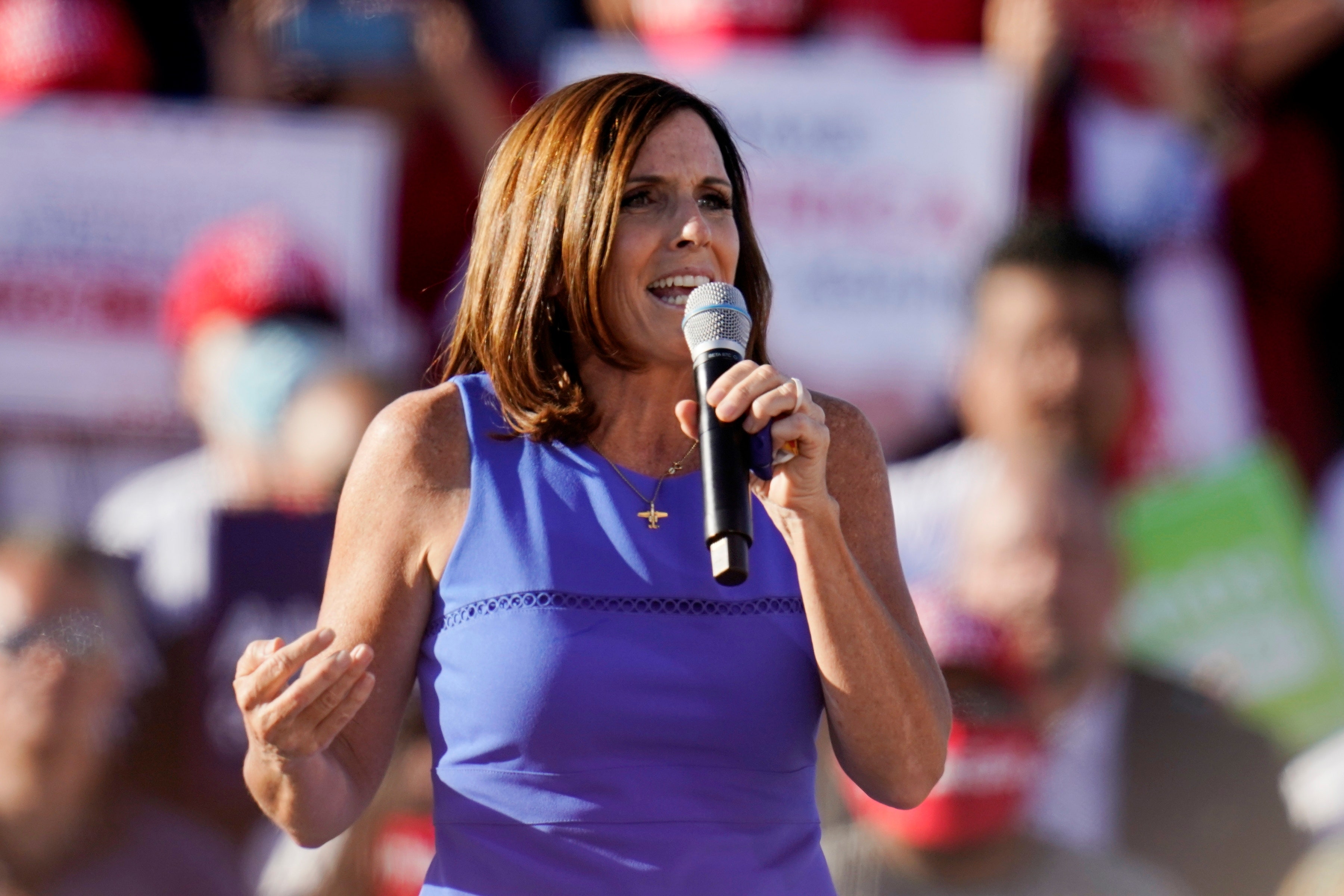 Arizona Sen. McSally farewell photo session with staff broken up because of lack of masks