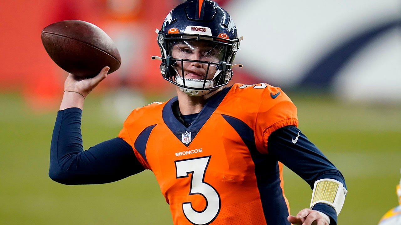 Watch Broncos Star Drew Lock Struggle With His Mask Due to His