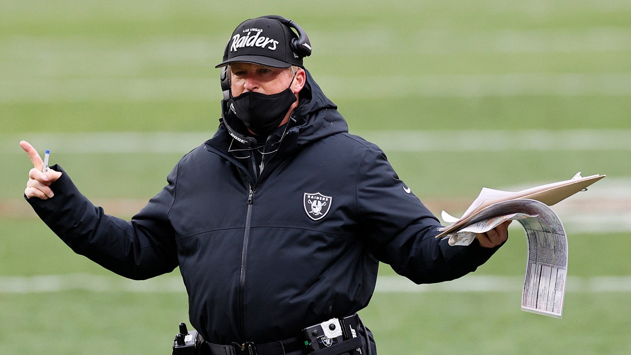 Accidental throwback? Jon Gruden wears an 'Oakland Raiders' hat but changes  at halftime