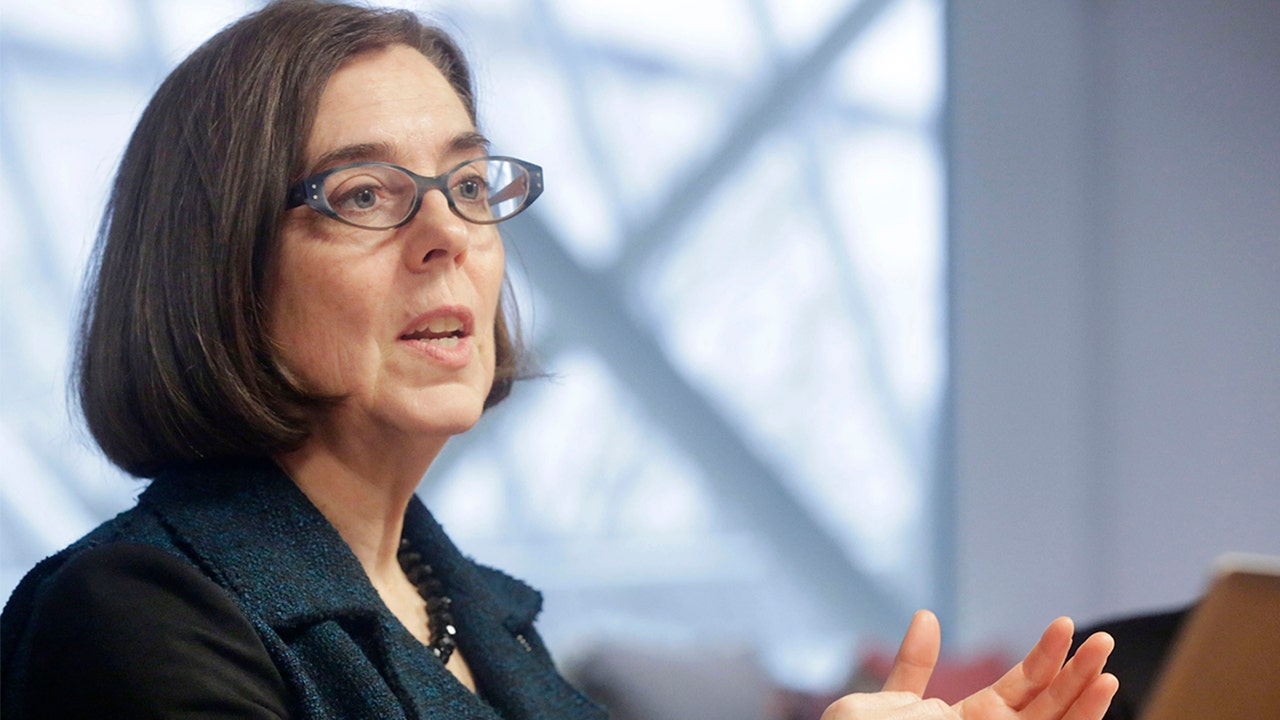 Oregon governor spotted maskless in DC despite pushing mask mandates in her own state