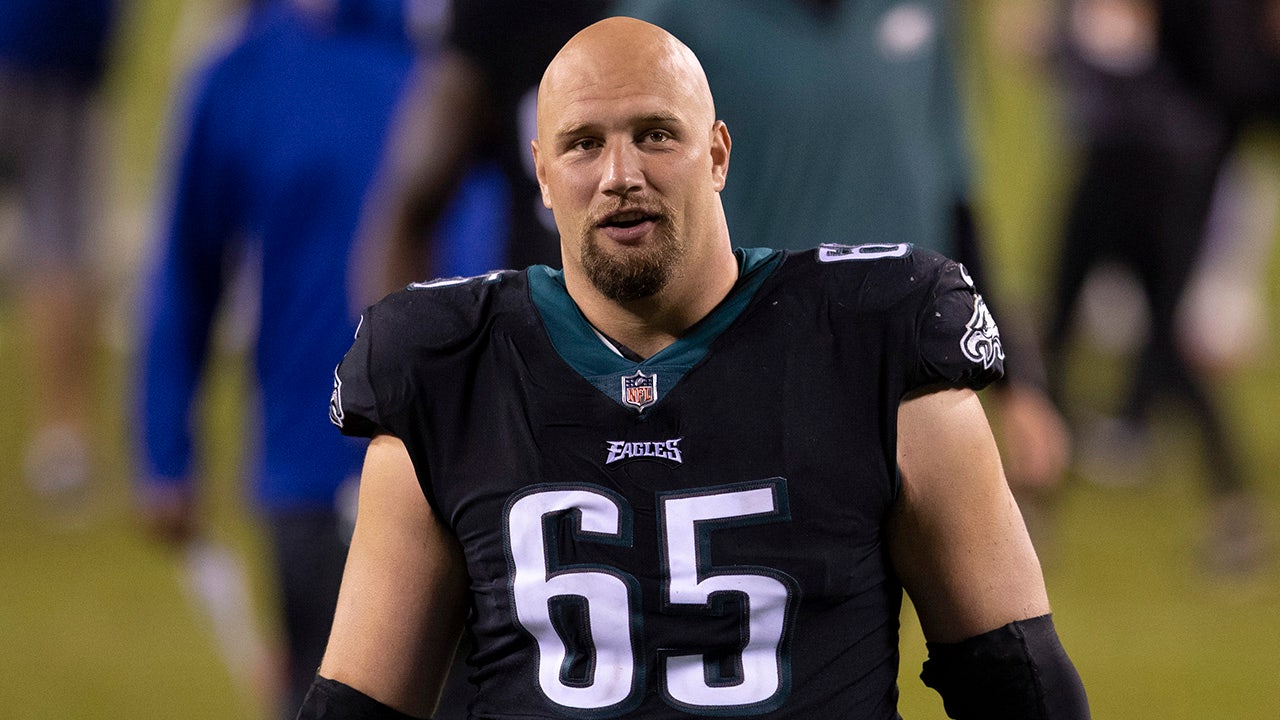 Lane Johnson rejoins Eagles following three-game absence due to