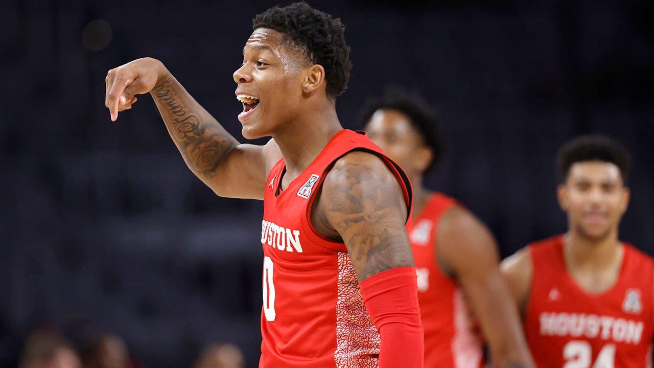 No. 17 Houston takes big lead, tops No. 14 Texas Tech 64-53