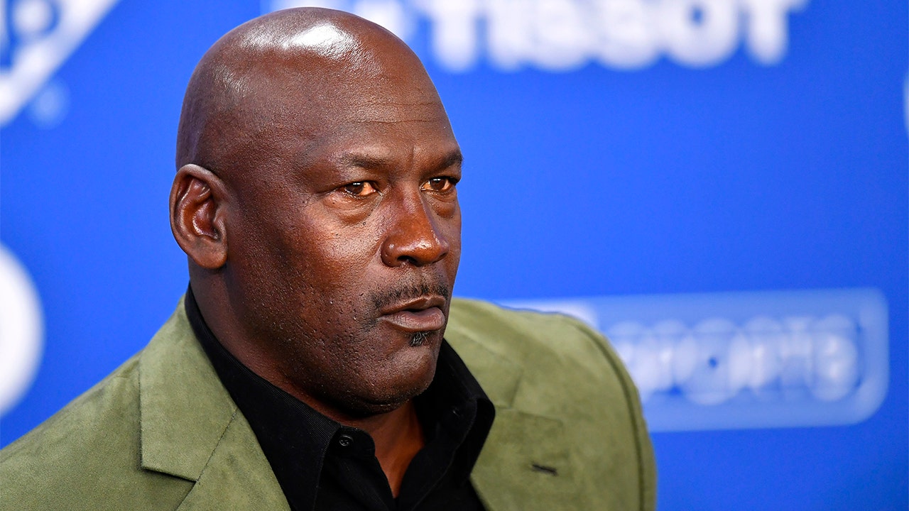 Michael Jordan gives $2M from ‘Last Dance’ to Feeding America | Fox News