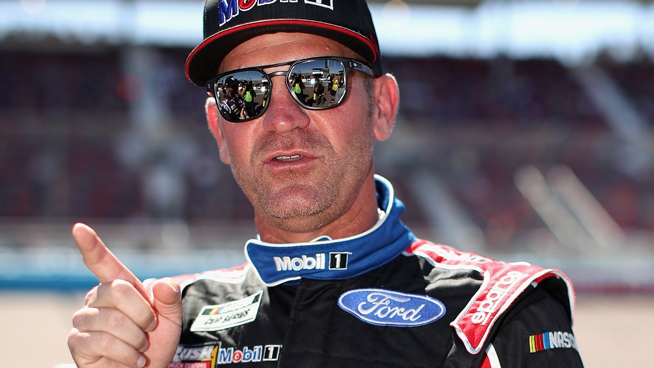 Clint Bowyer wanted to wreck nearly everyone at NASCAR's Phoenix finale ...