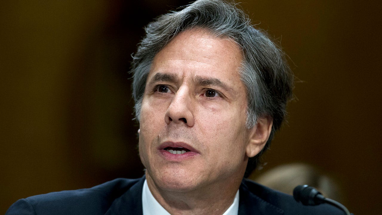 Secretary of State Blinken baffles Mexicans after displaying his flag upside down