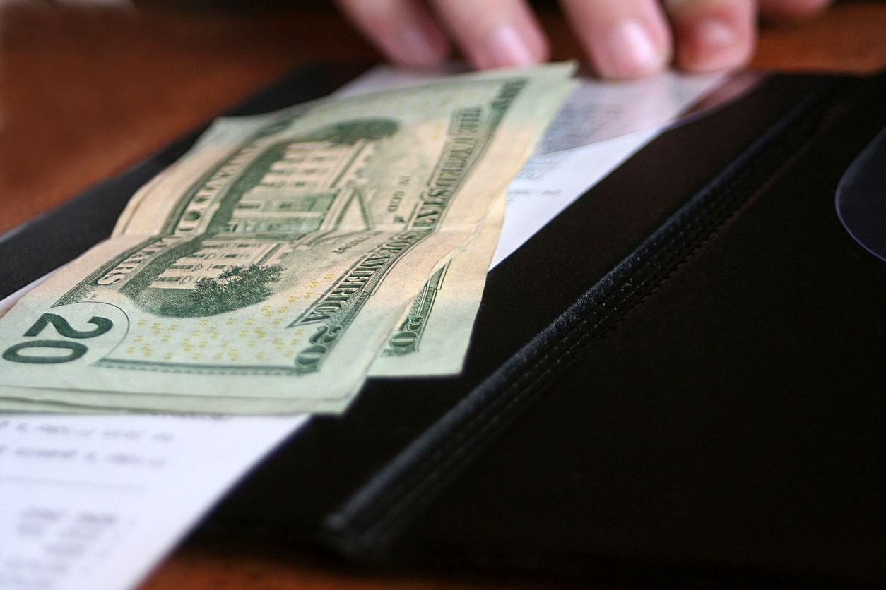 Bartonville restaurant customer leaves almost $2,000 tip