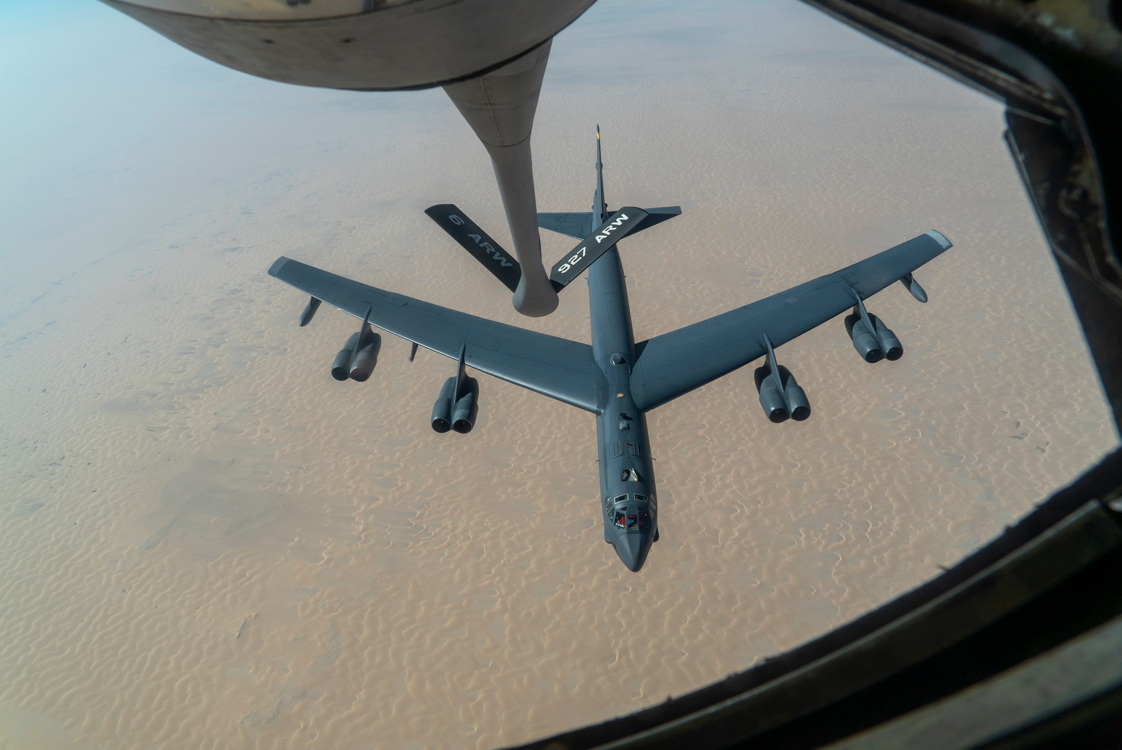 B-52s fly over the Persian Gulf as they fear “complex attacks” from Iran, USA ready to stop