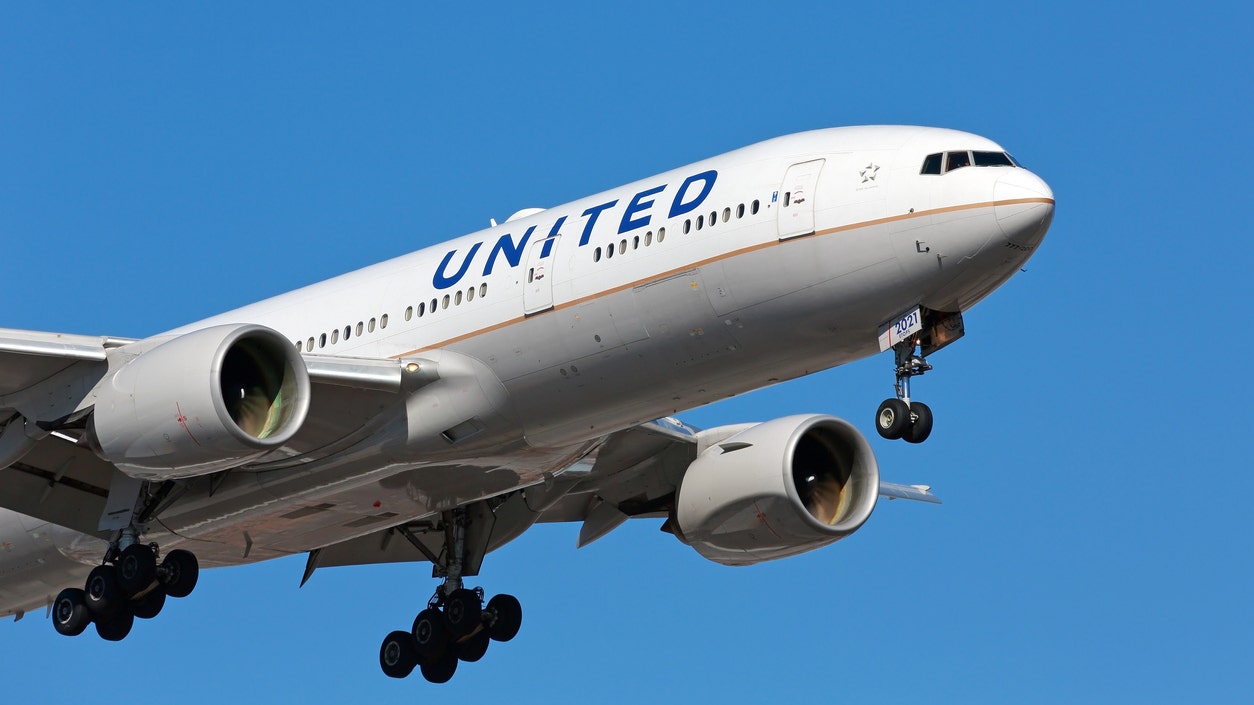 United Airlines requires negative coronavirus tests on passengers leaving the UK