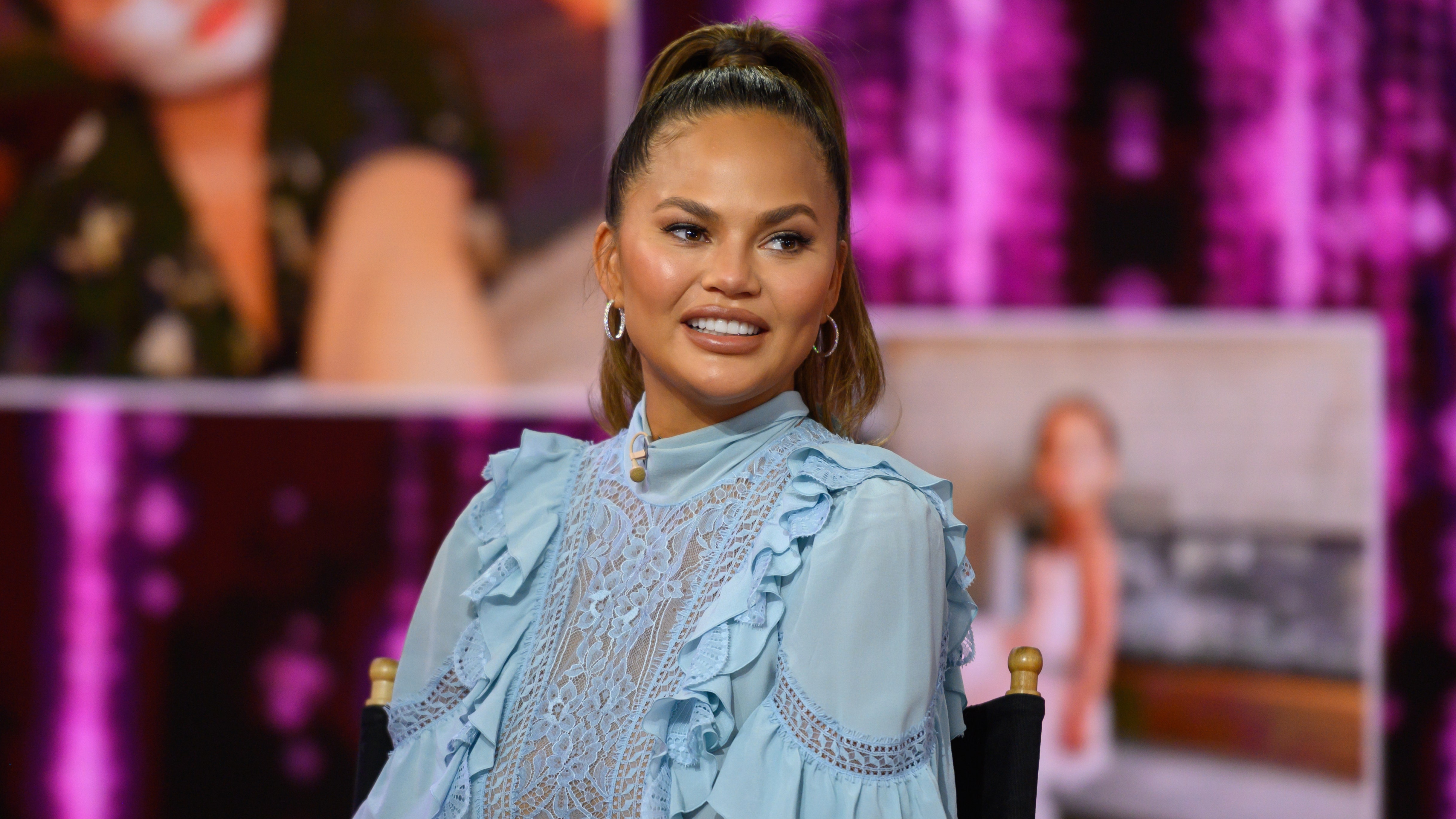 On Instagram, Chrissy Teigen reveals that she is ‘4 weeks sober’