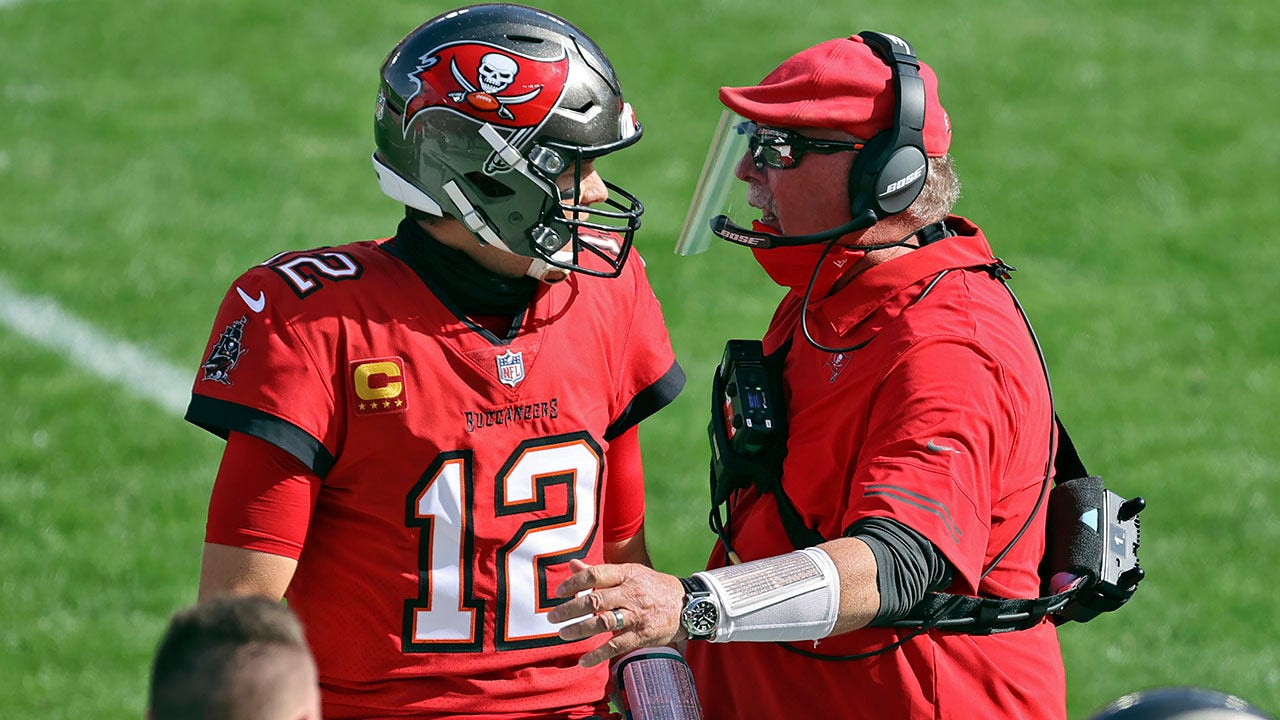 Report: Buccaneers' Brady Suffers Injury During Chiefs Game - Bucs Report