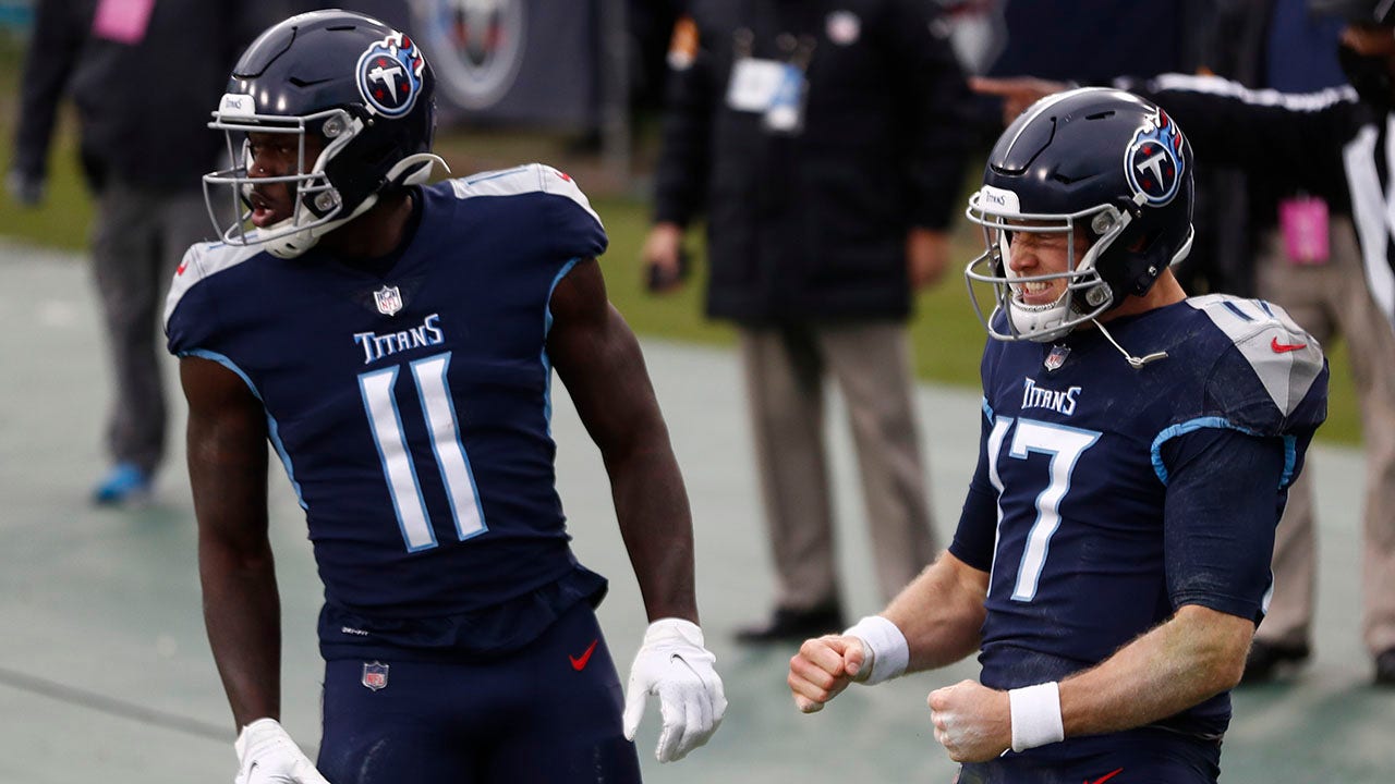 Ryan Tannehill throws three touchdowns as Titans hold off Colts