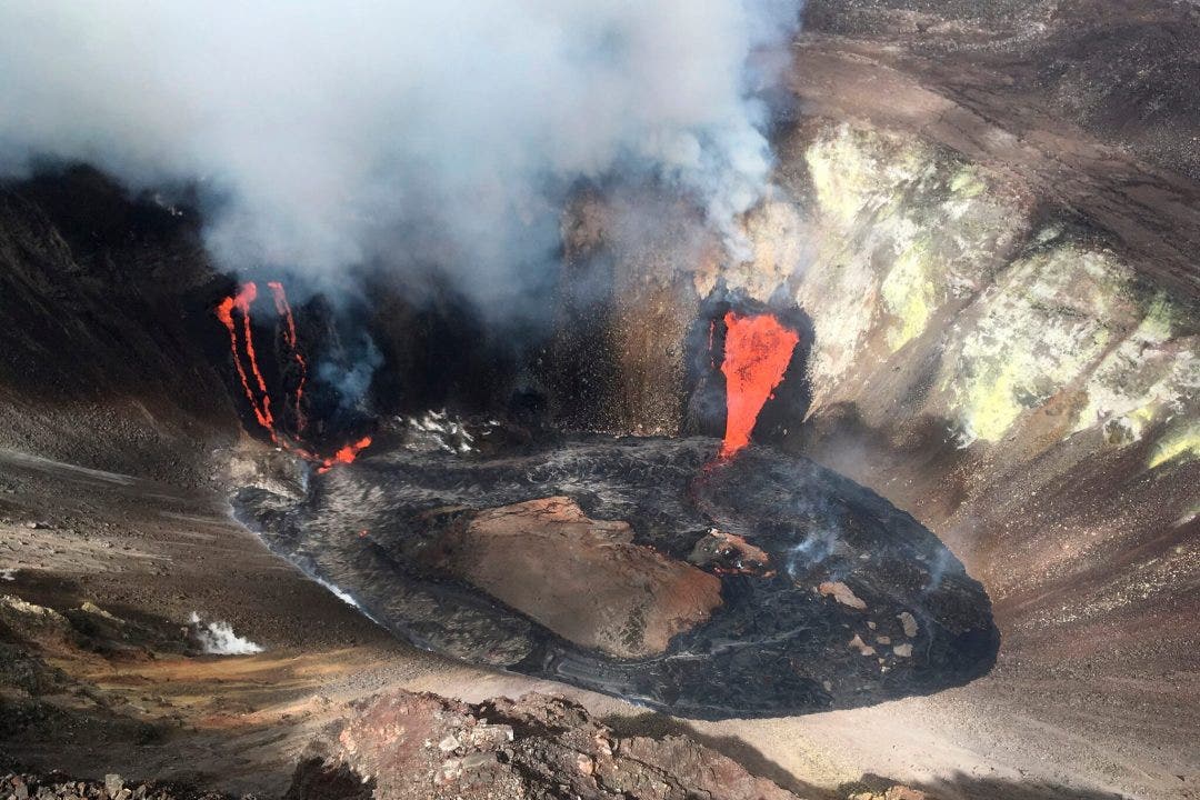 The eruption of the Hawaii volcano forms a lava lake, can be seen from space
