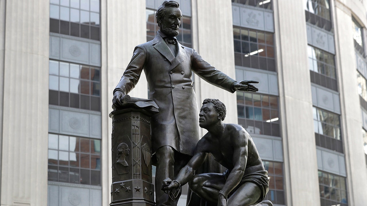 Statue of Abraham Lincoln with kneeling slave removed in Boston - Vimarsana News