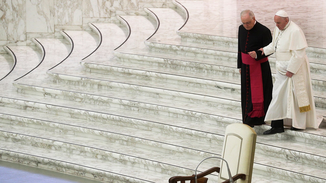 Papież Franciszek pomija uroczystości sylwestrowe z powodu bólu pleców