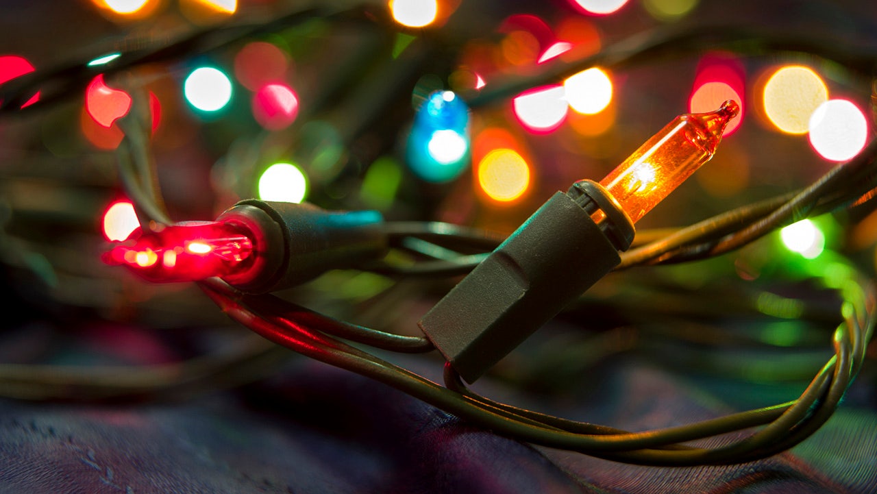 Hanging lights on the Christmas tree Should you try stringing them