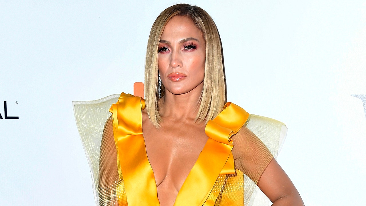 Jennifer Lopez slams claims she's gotten 'tons' of Botox, fillers in face