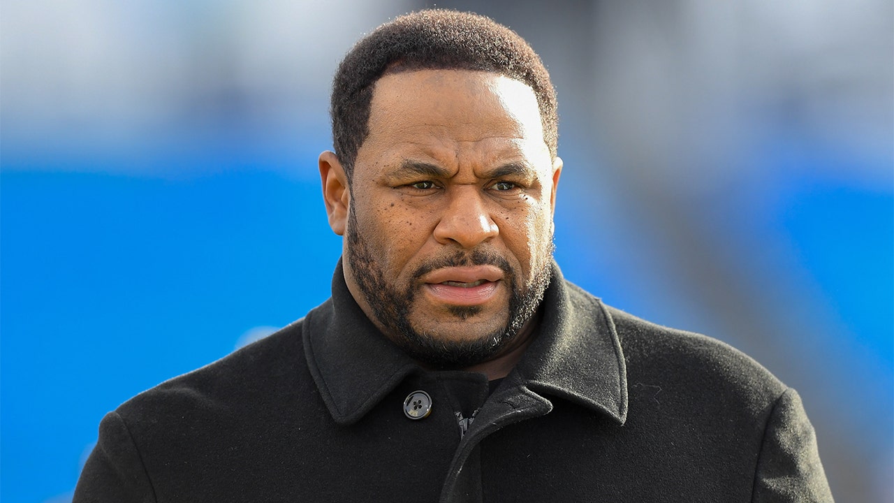 Son of NFL great Jerome Bettis receives offer from UConn football