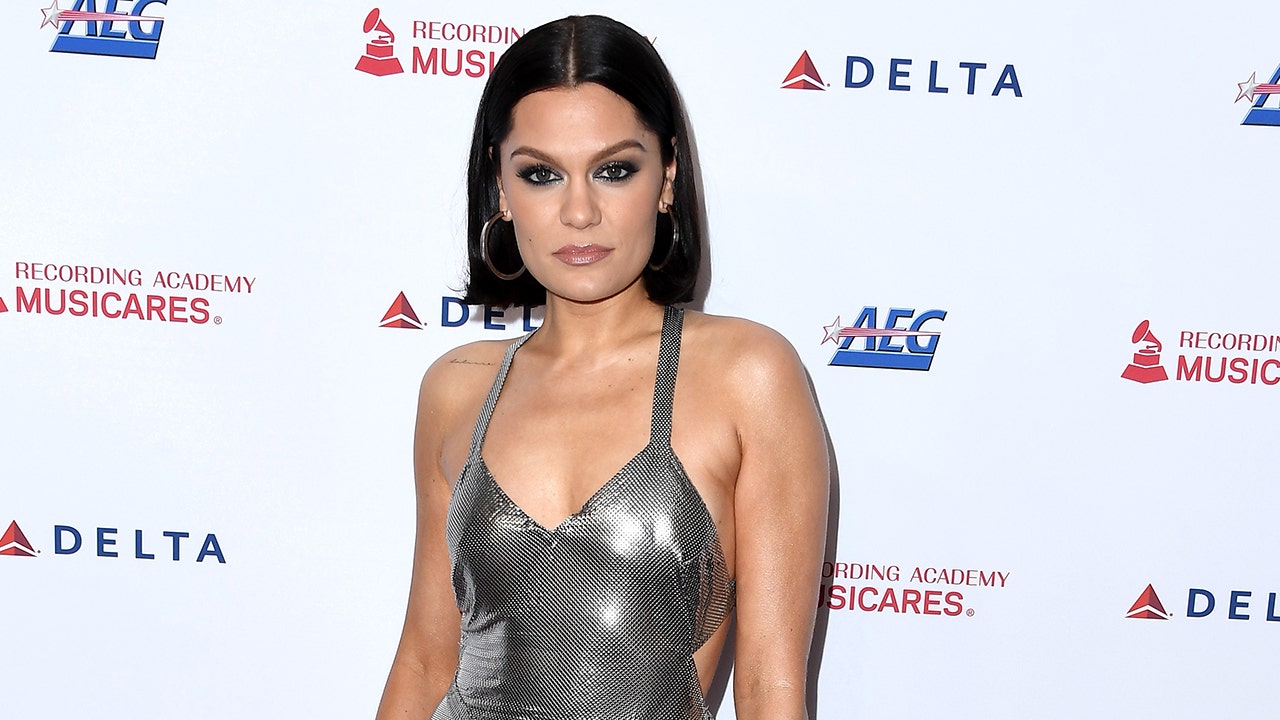 Jessie J clarifies that she was not hospitalized on Christmas Eve after sharing the diagnosis of Ménière’s syndrome