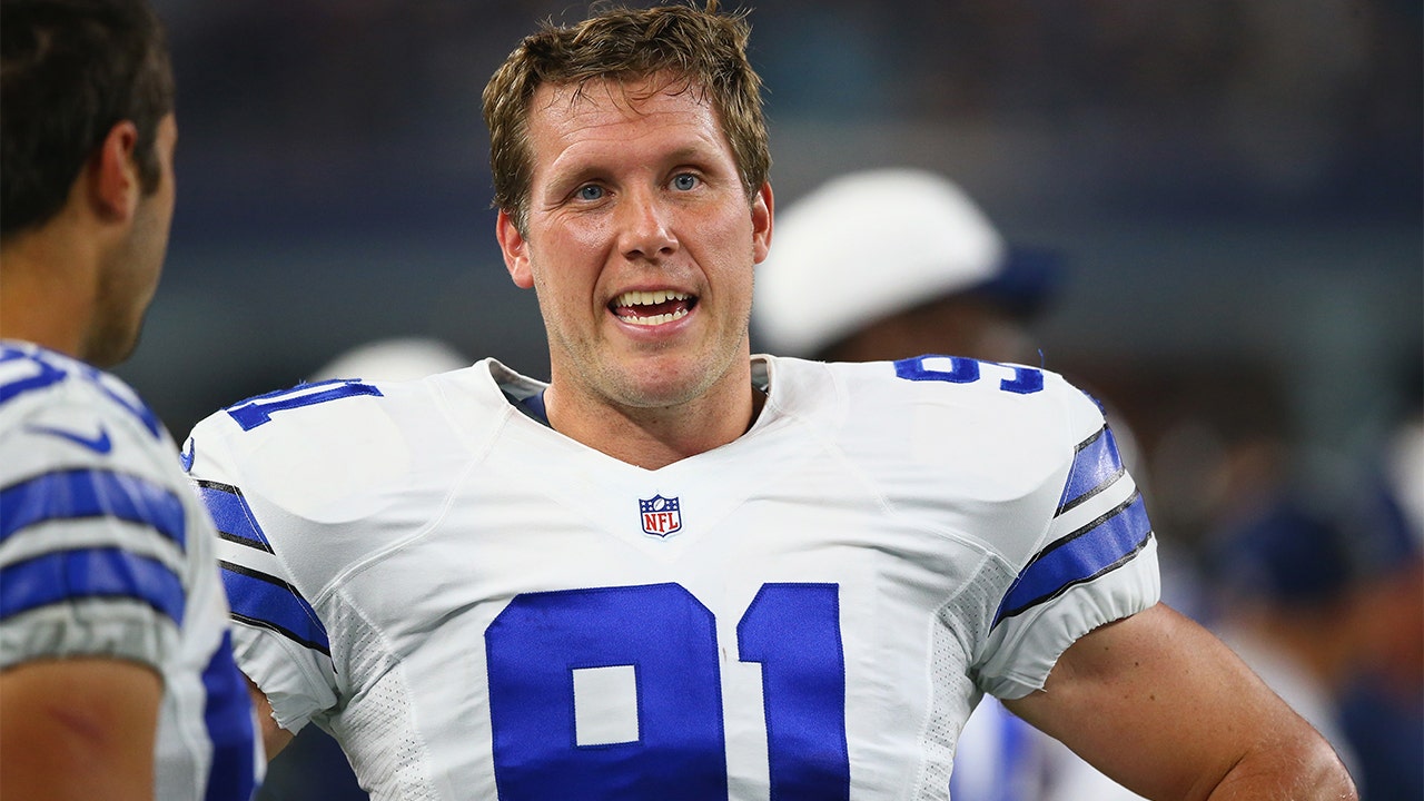 Cowboys Long Snapper L.P. Ladouceur Receives Powerful Message From