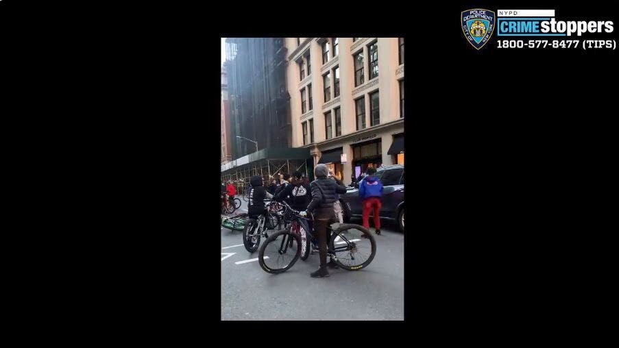 De Blasio calls NYC bike attack on SUV ‘absolutely unacceptable’, says there will be ‘consequences’