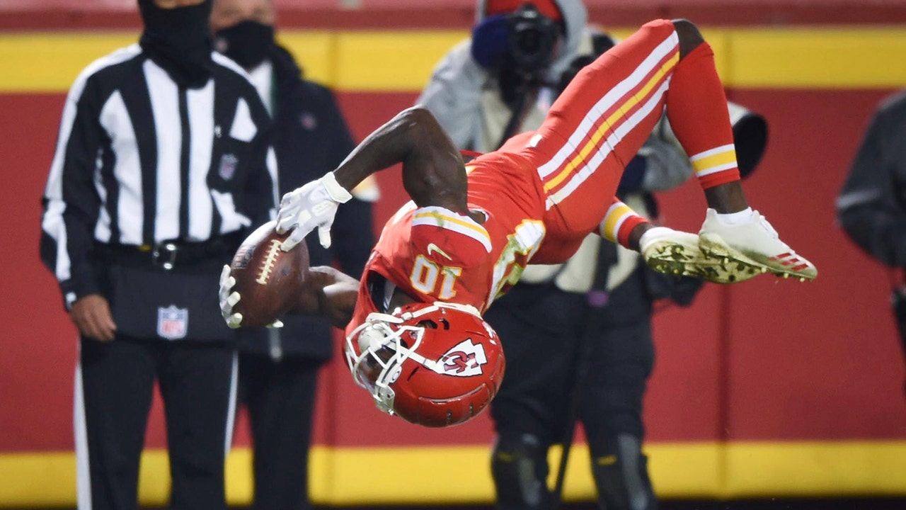 October 30, 2017: Kansas City Chiefs cornerback Eric Murray (21) between  snaps during the NFL Football Game between the Denver Broncos and the Kansas  City Chiefs at Arrowhead Stadium in Kansas City