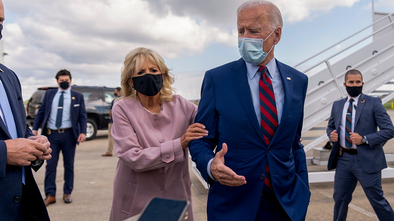 Biden accompanies first lady to appointment for 'common medical procedure'