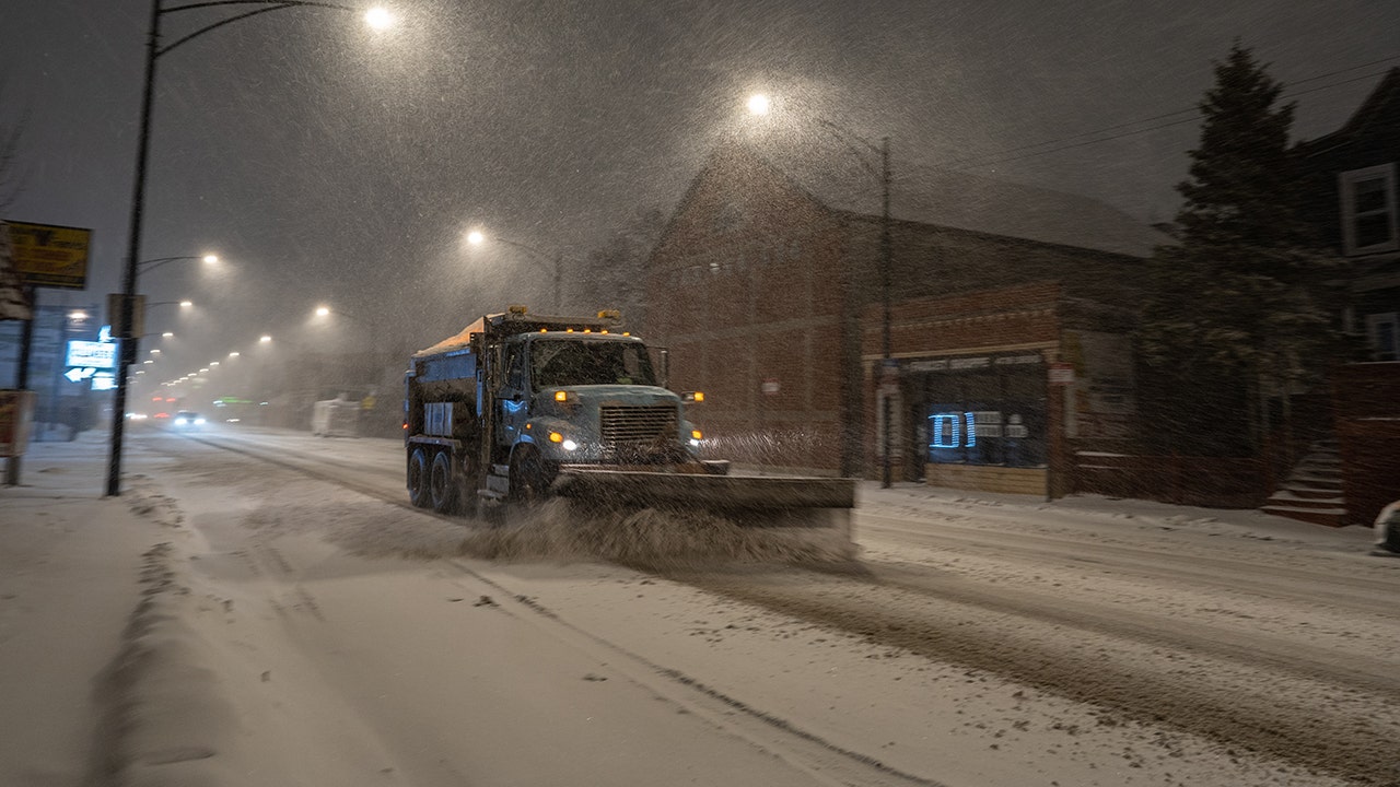 Slow snowstorm strikes the Midwest as the Mid-Atlantic and the Northeast