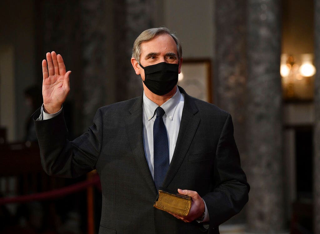 Oregon Sen. Jeff Merkley says laptop stolen from office during Capitol riots