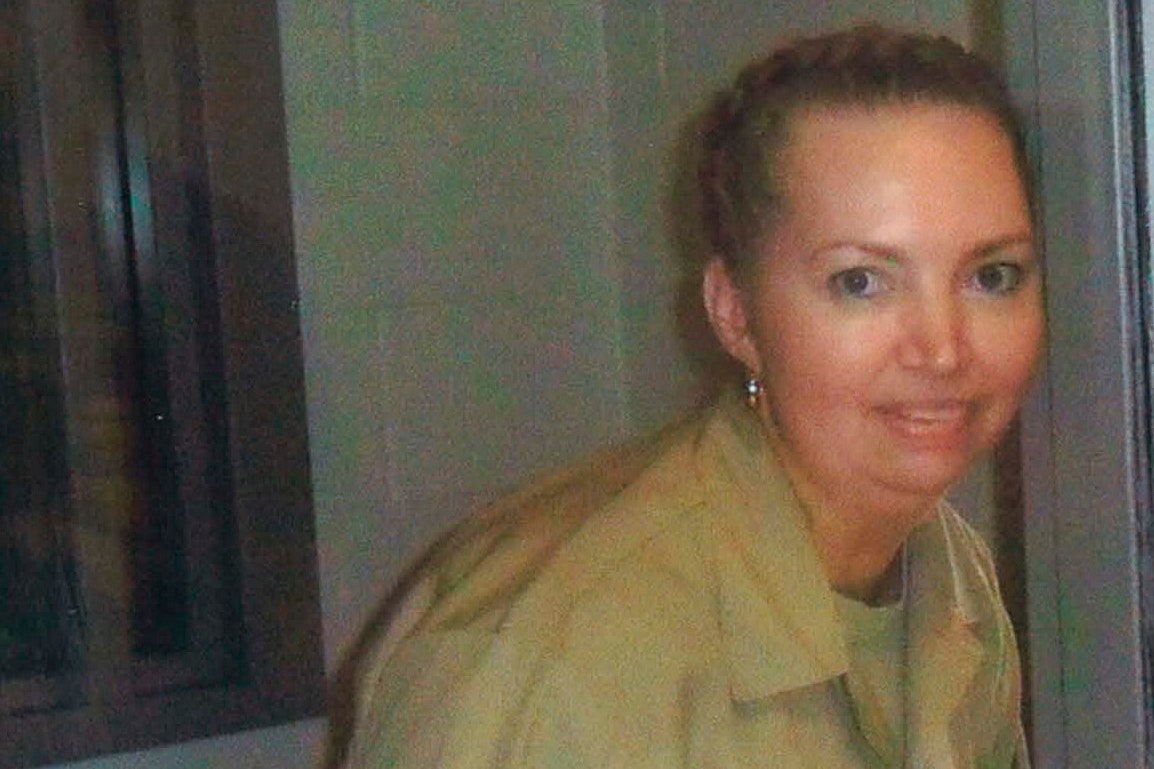 Judge stops execution of only woman on federal death sentence