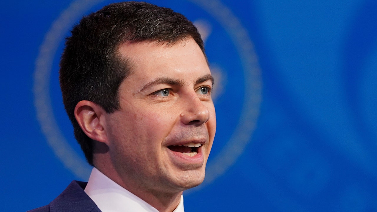 Buttigieg mocked after security seen unloading bike from SUV before White House trip