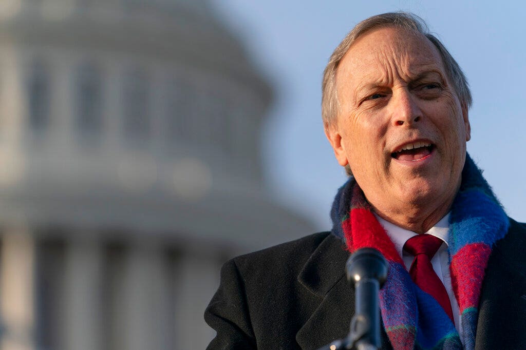 Freedom Caucus split on Andy Biggs’ speaker bid as Trump world whips for McCarthy