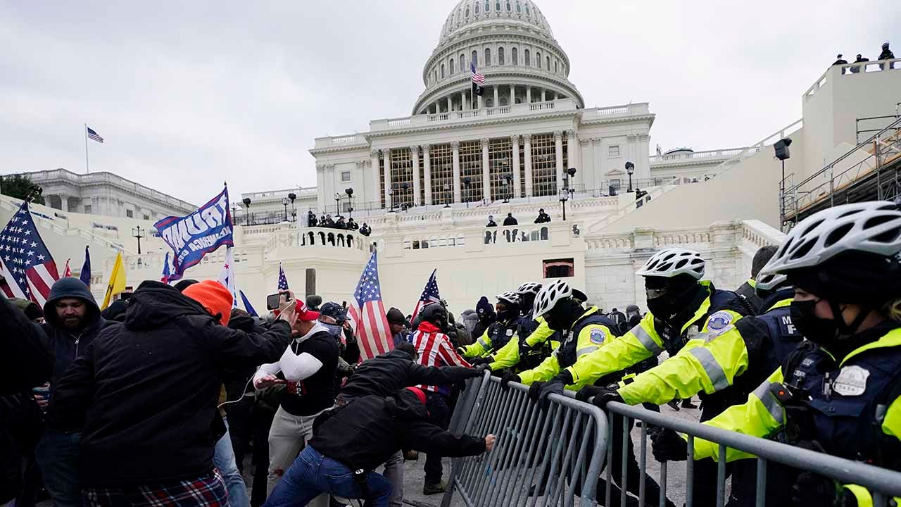 Capitol Police Union rebukes high echelons after riot police suffered brain injuries, one of them will lose his eyes