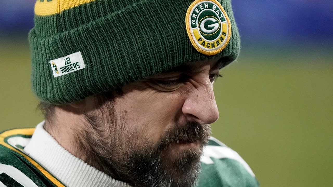 Aaron Rodgers of Packers clarifies post-game comments on his future